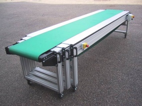 Semi-automatic telescopic conveyor